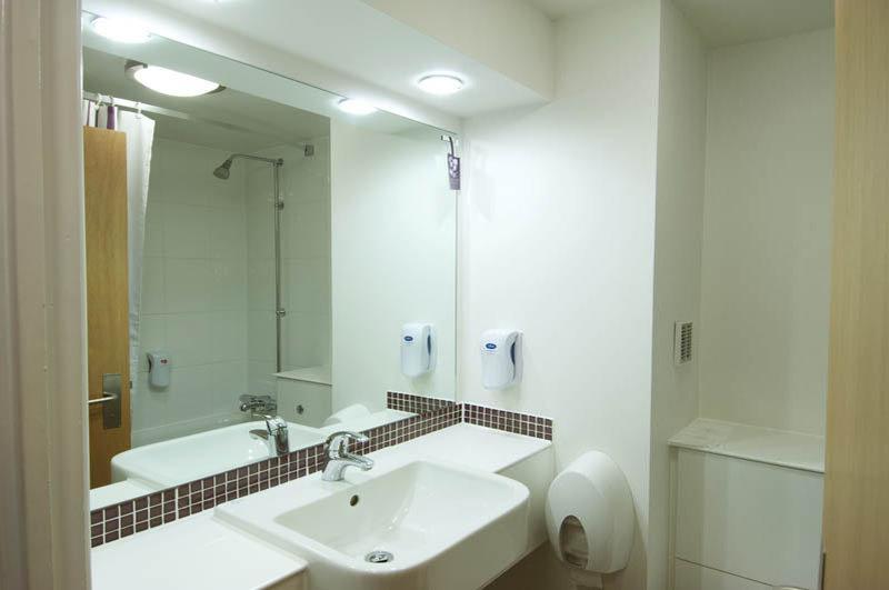 Premier Inn リミントン エクステリア 写真
